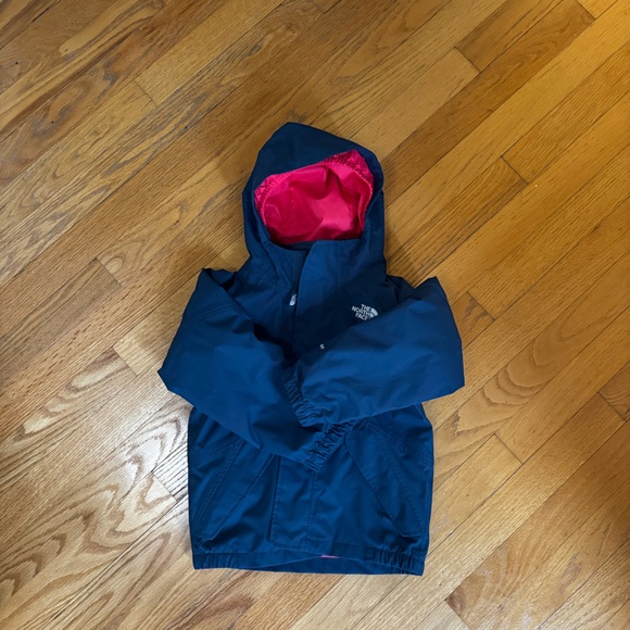 3 in 1 North Face Jacket size 3T. Excellent condition. - Picture 7 of 7